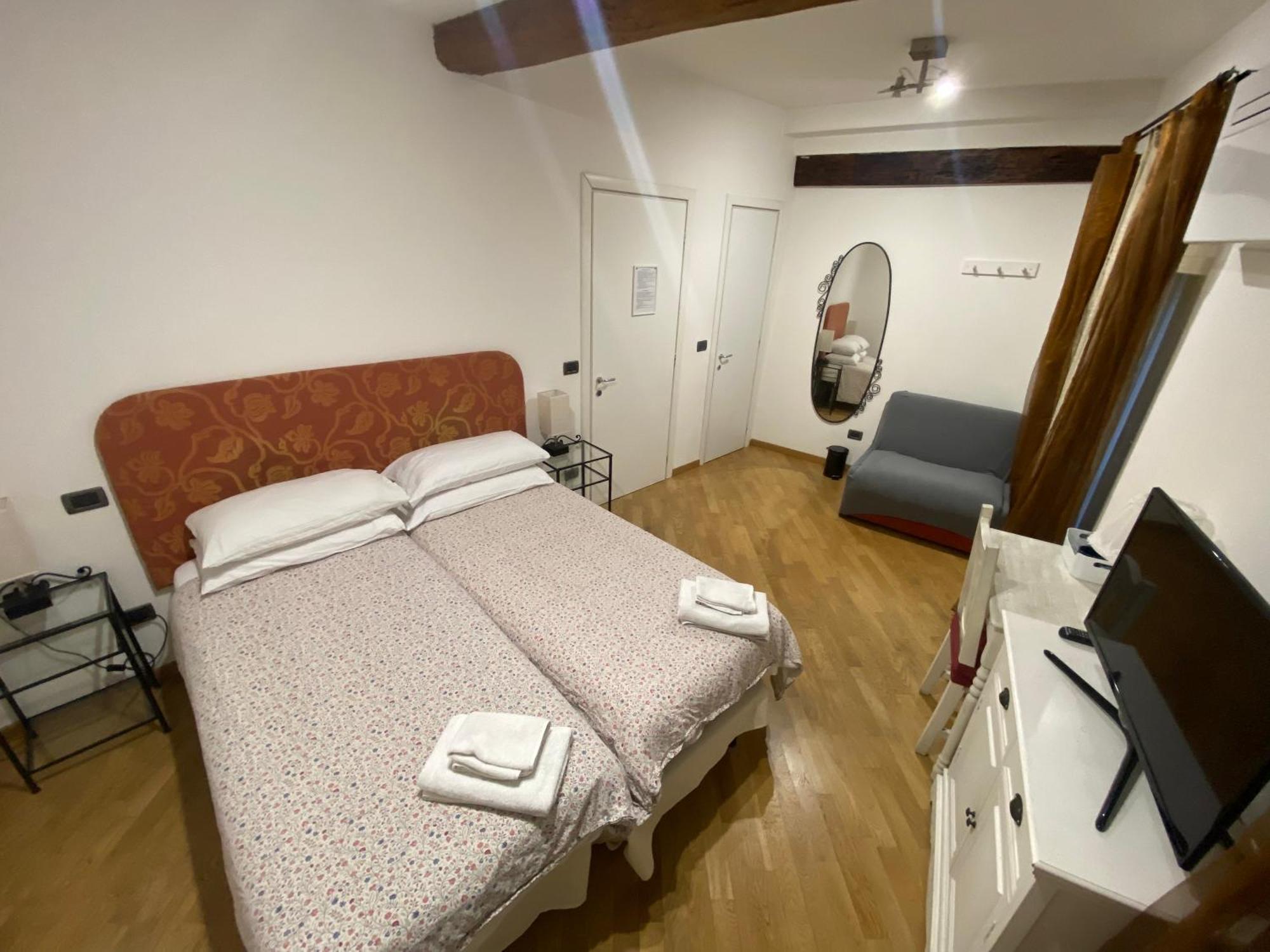 B&B And Home La Piazzetta Della Pioggia Bologna Buitenkant foto