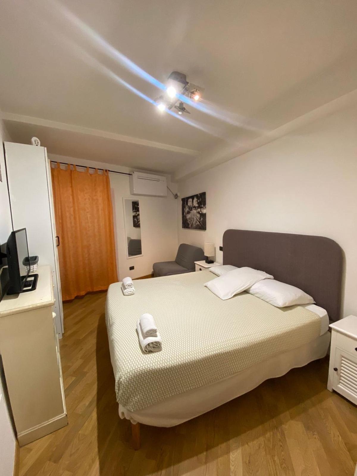 B&B And Home La Piazzetta Della Pioggia Bologna Buitenkant foto